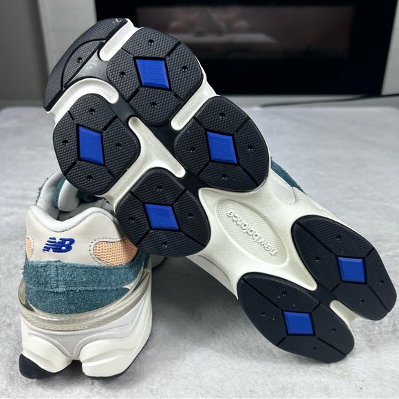 New Balance 9060 Shoes Kids Size 6.5 Green Orange Athletic Sneakers New In Box - Picture 13 of 14